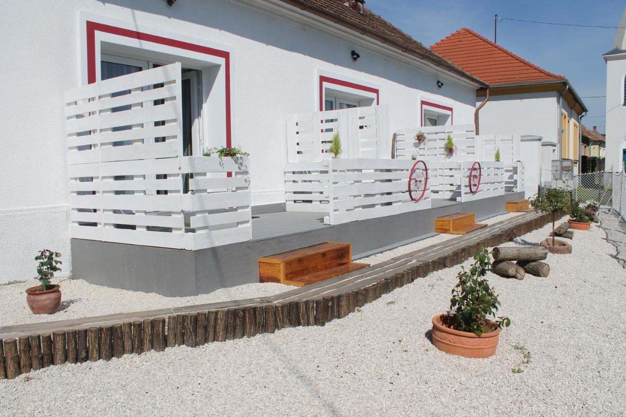 Ehm Resort Mesteri Екстериор снимка
