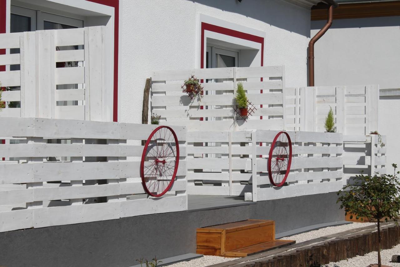Ehm Resort Mesteri Екстериор снимка